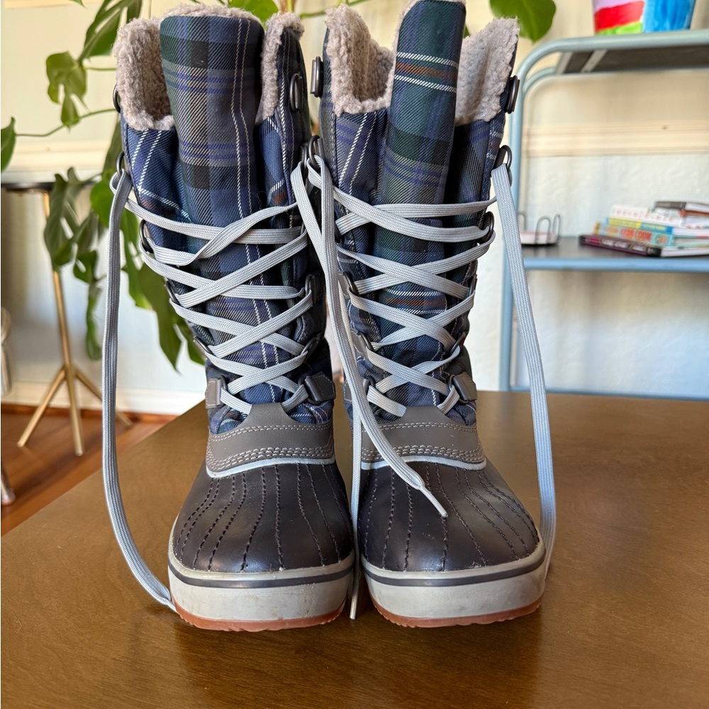 Sorel Tivoli Waterproof Winter Boots - Women’s Size 9